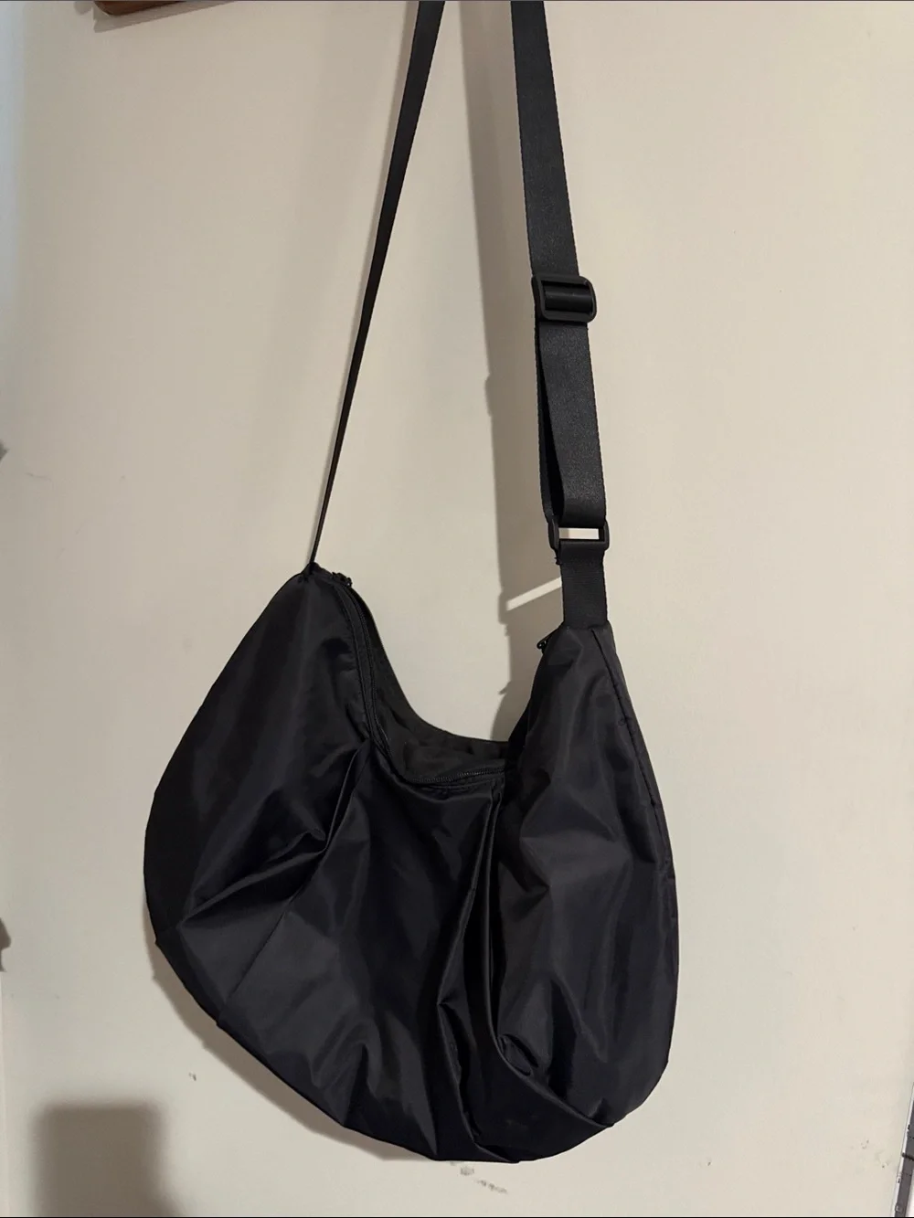 Black Women's Shoulder Bag - Unbranded Lightweight Crossbody
